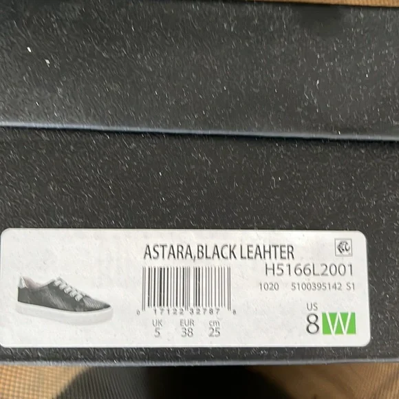 Brand new! Never worn! In the box! Naturalizer 8W - Picture 5 of 5